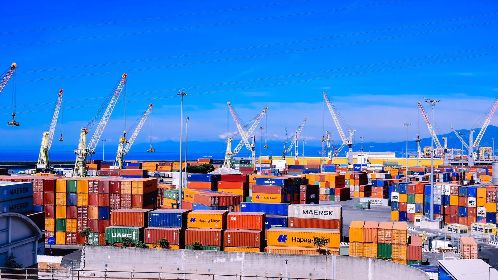 AfCFTA e imprese italiane: container e gru per il commercio internazionale