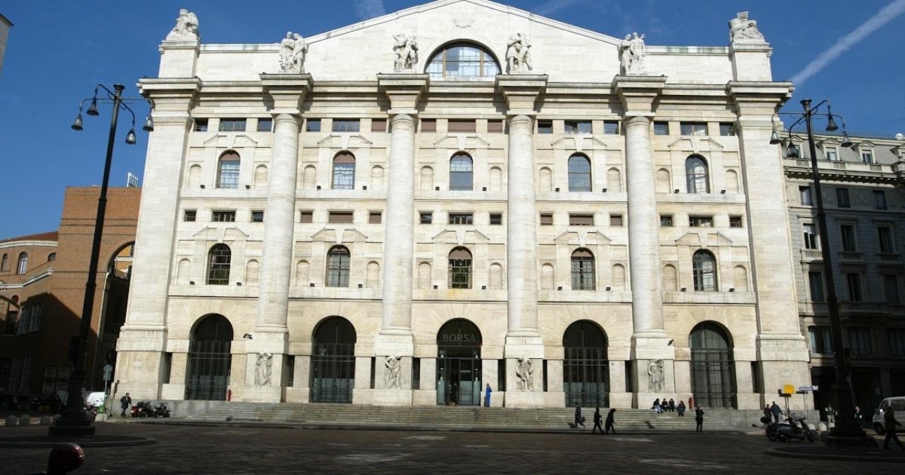 Palazzo della Borsa Italiana a Milano, simbolo dei capitali privati per la crescita italiana dopo il PNRR