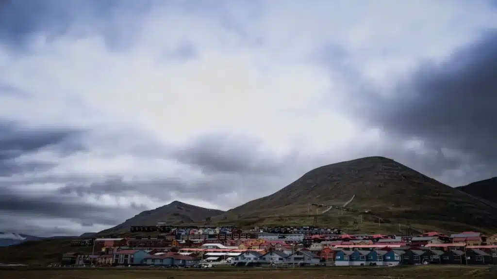 Isole Svalbard e paesaggio artico vicino a Longyearbyen