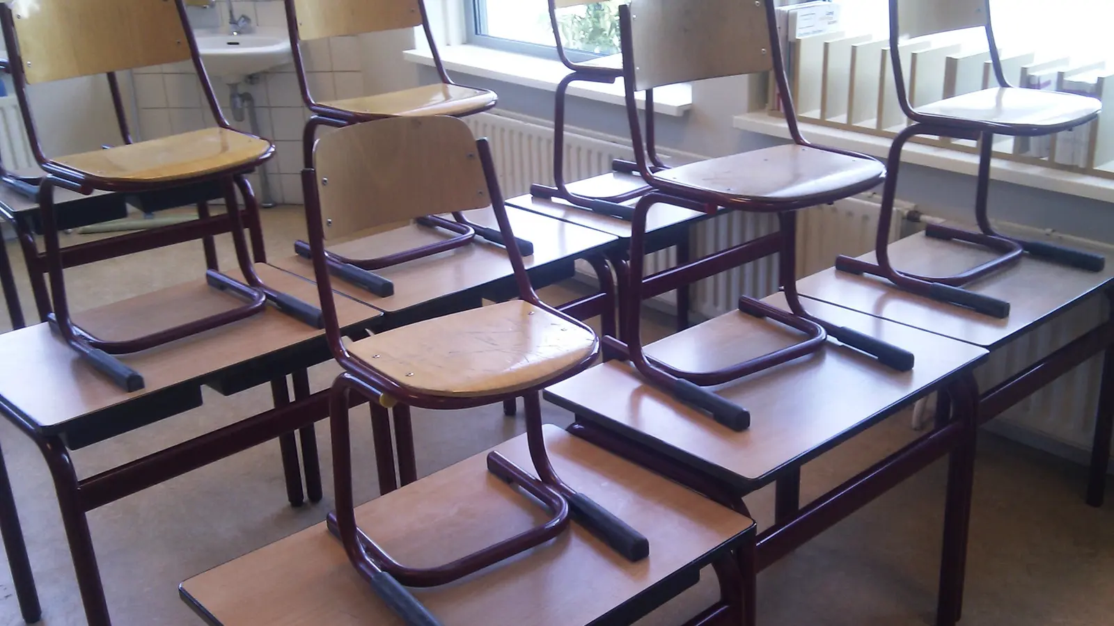 Aula vuota e disoccupazione giovanile in Italia