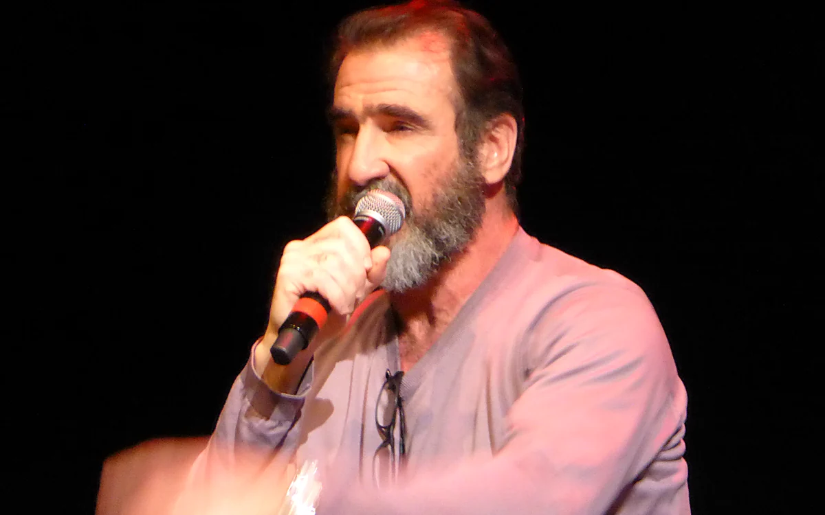 Eric Cantona durante un incontro pubblico dopo il ritiro dal calcio