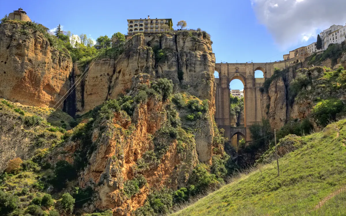 Fútbol bailado, il Puente Nuevo di Ronda in Spagna