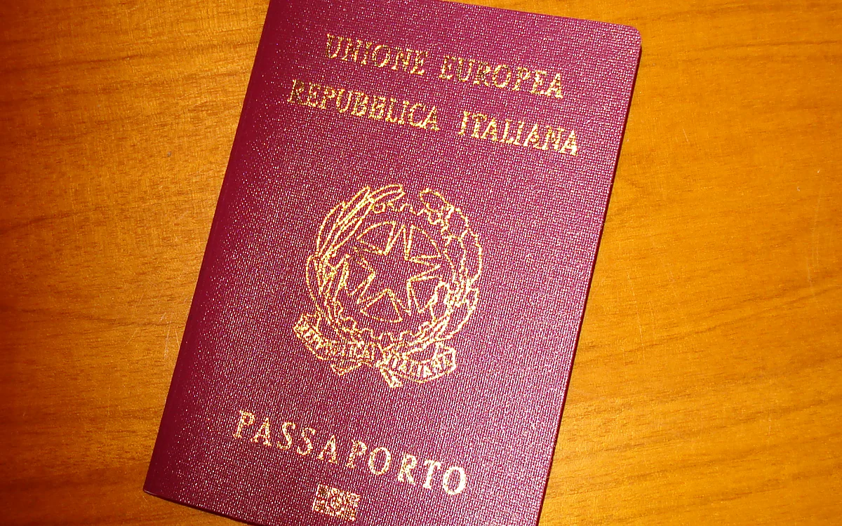 Passaporto italiano e documenti per l’iscrizione AIRE