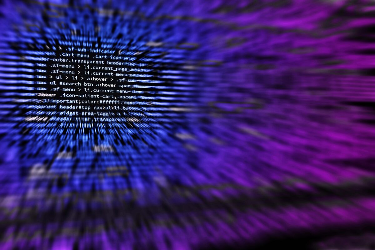 IA sotto osservazione tra filtri e minacce batteriologiche