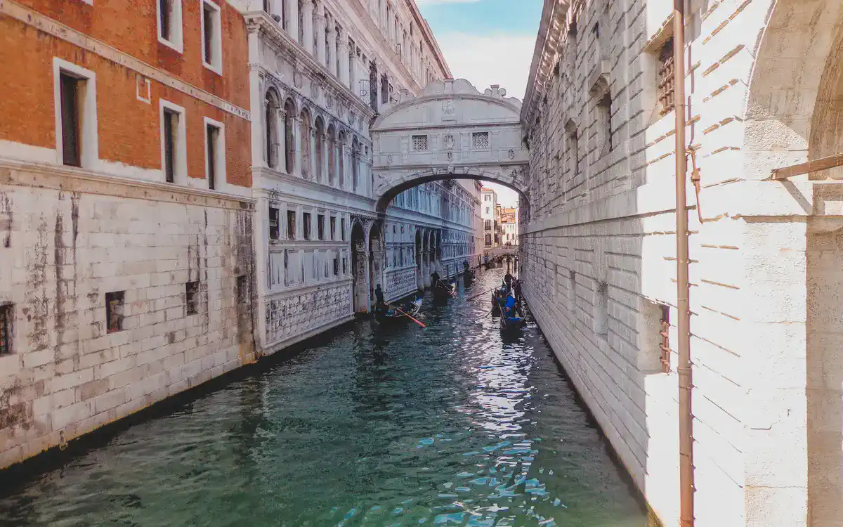 Ponte dei Sospiri a Venezia visto dal rio di Palazzo