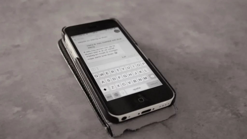 Puntini di sospensione nei messaggi su smartphone