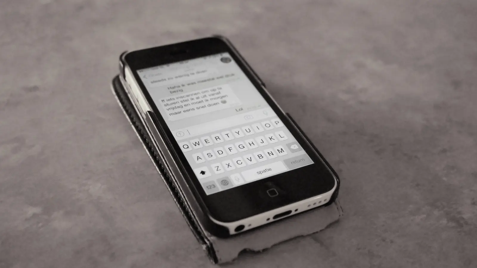 Puntini di sospensione nei messaggi su smartphone