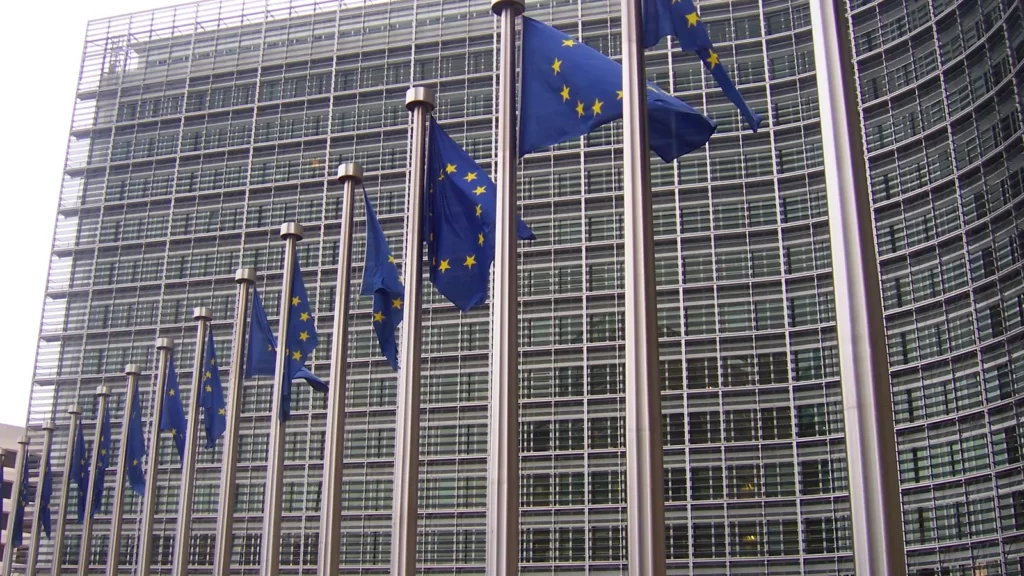 Stipendi in Europa a confronto davanti alla sede della Commissione europea