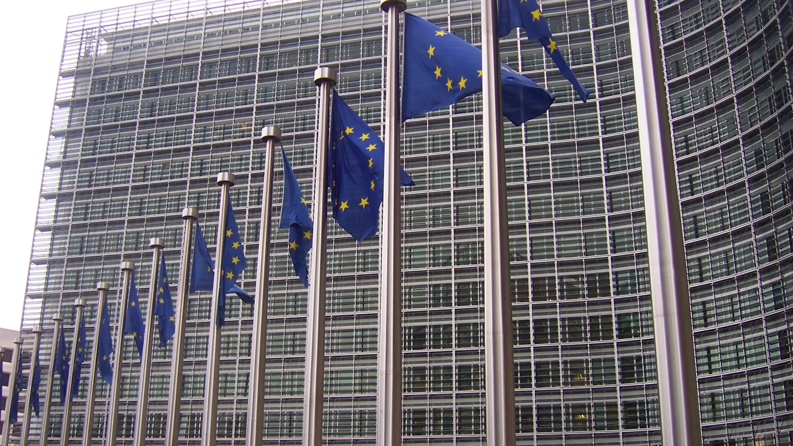 Stipendi in Europa a confronto davanti alla sede della Commissione europea