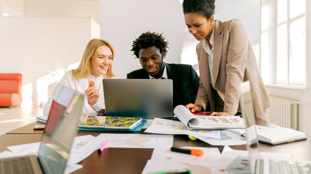 IA nelle imprese italiane durante una riunione di lavoro