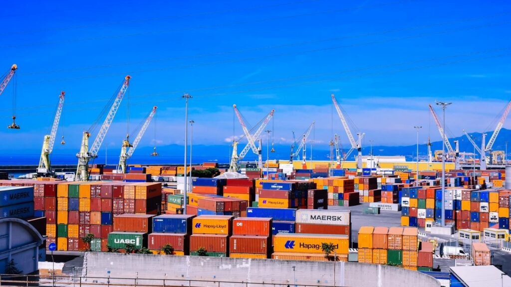 AfCFTA e imprese italiane: container e gru per il commercio internazionale