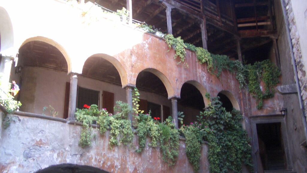 Casa Bettoni nel centro storico di Bienno, tra i piccoli comuni lombardi