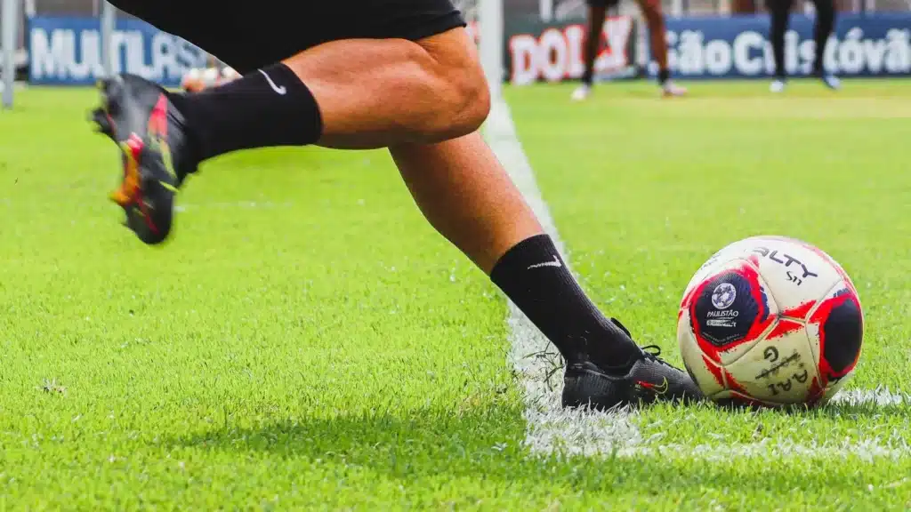 Nel player trading, acquisti e cessioni dei calciatori incidono sui bilanci delle società.